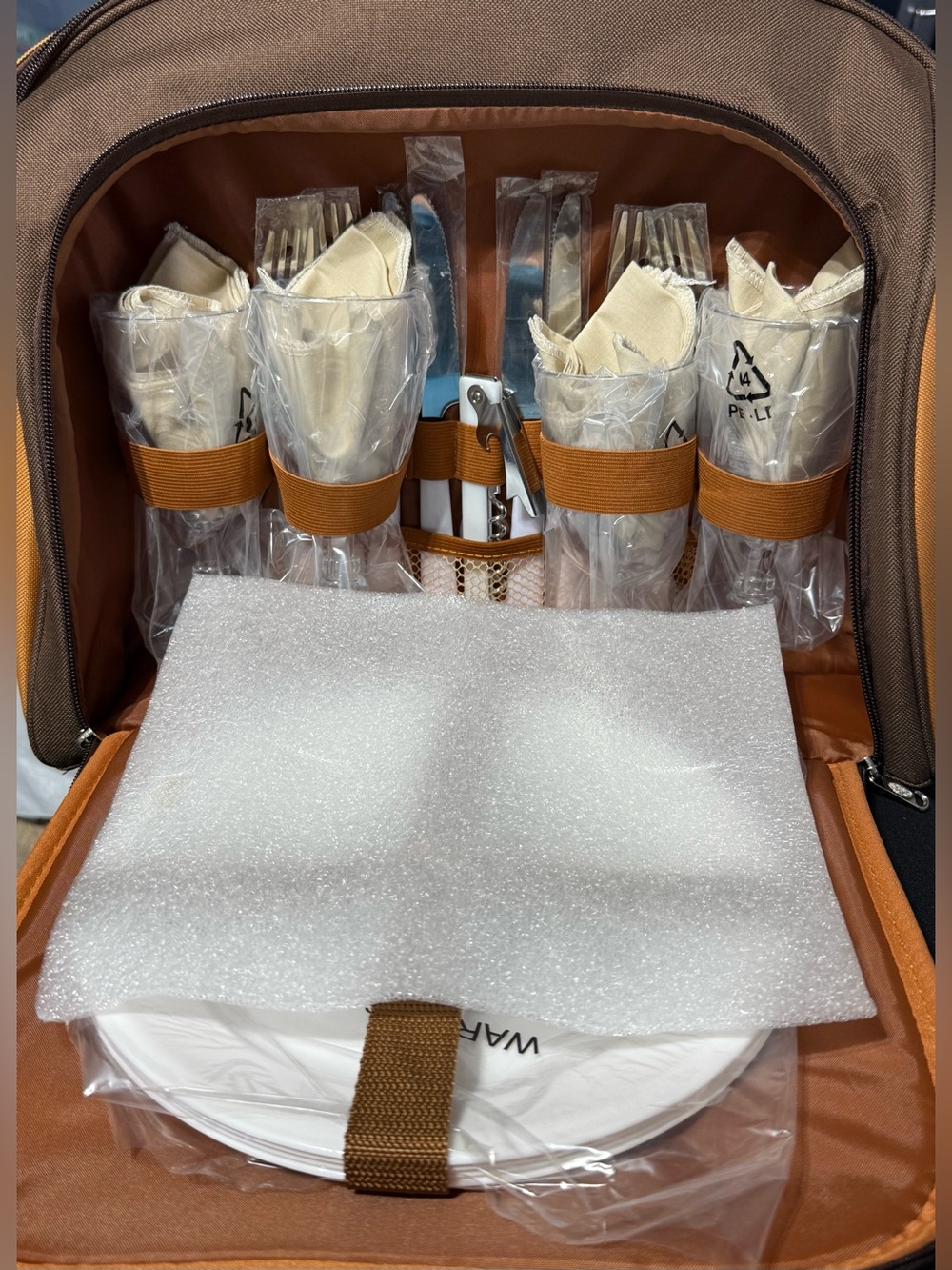 National Outdoor Living Two Tone Brown Picnic Cooler for Four new - Picture 6 of 7